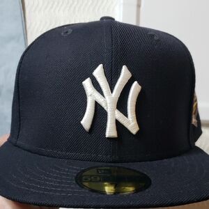 New Era Black Yankees Cap